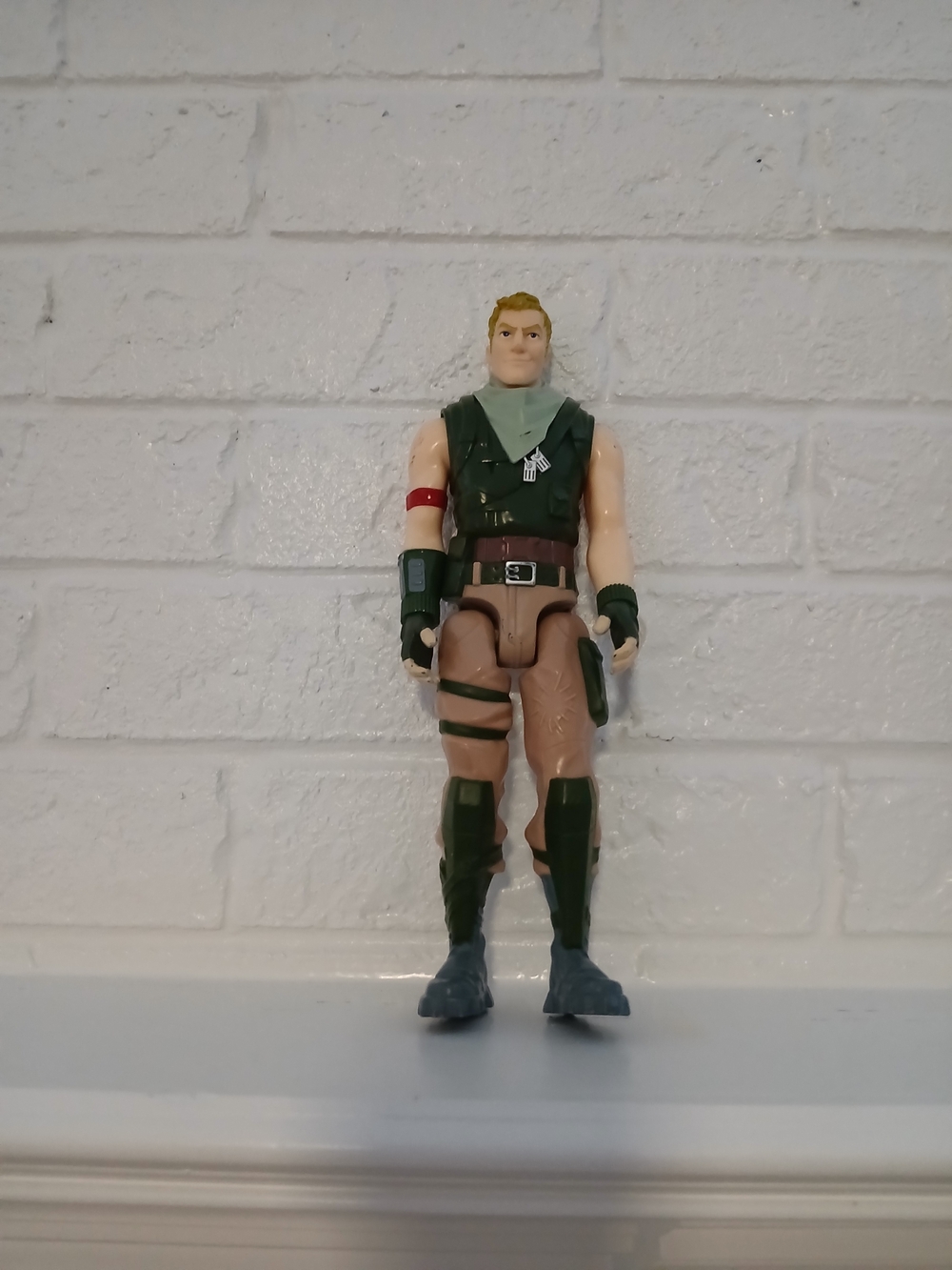 Fortnite Jonesy Victory Action Figure‎ & Funko Pop Rogue One Baze #141